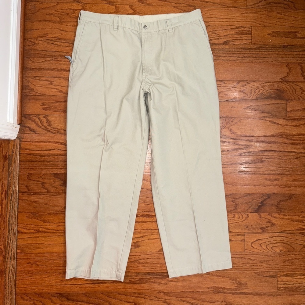 Columbia Khaki Pleated Pants Size 40x30 Men’s